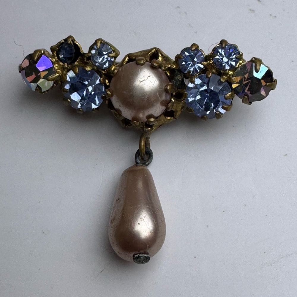 Vintage Brooch gold-tone bar brooch iridescent AB rhinestones faux pearl drop